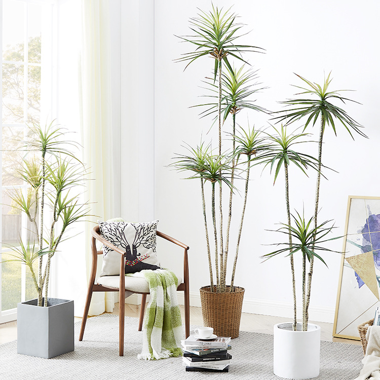 Sztuczna roślina w doniczce z  – Dracaena Marginata recenzja i cena